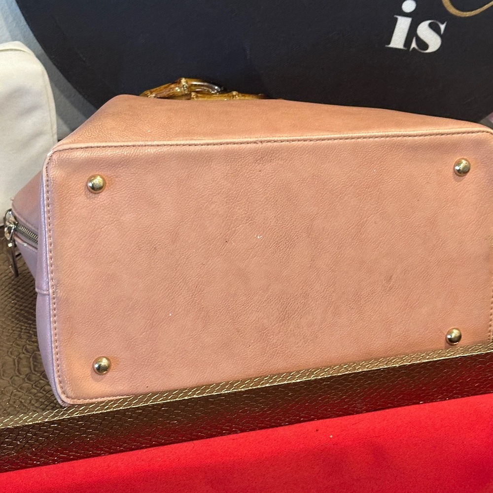 Spacious handbag - Picture 3 of 7